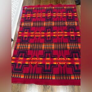 Beaver State Vintage Pendleton Multi Colored Rare Aztec Patterned Blanket Rever